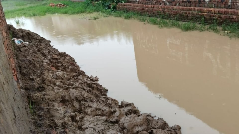Meerut Bodies of 3 Missing Children Found in Water Filled Pit Locals Block Highway Over Suspicious Deaths