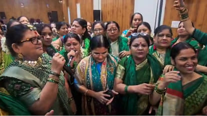 Kanpur: Hariyali Teej celebrated in Municipal Corporation, State Minister and Mayor sang songs