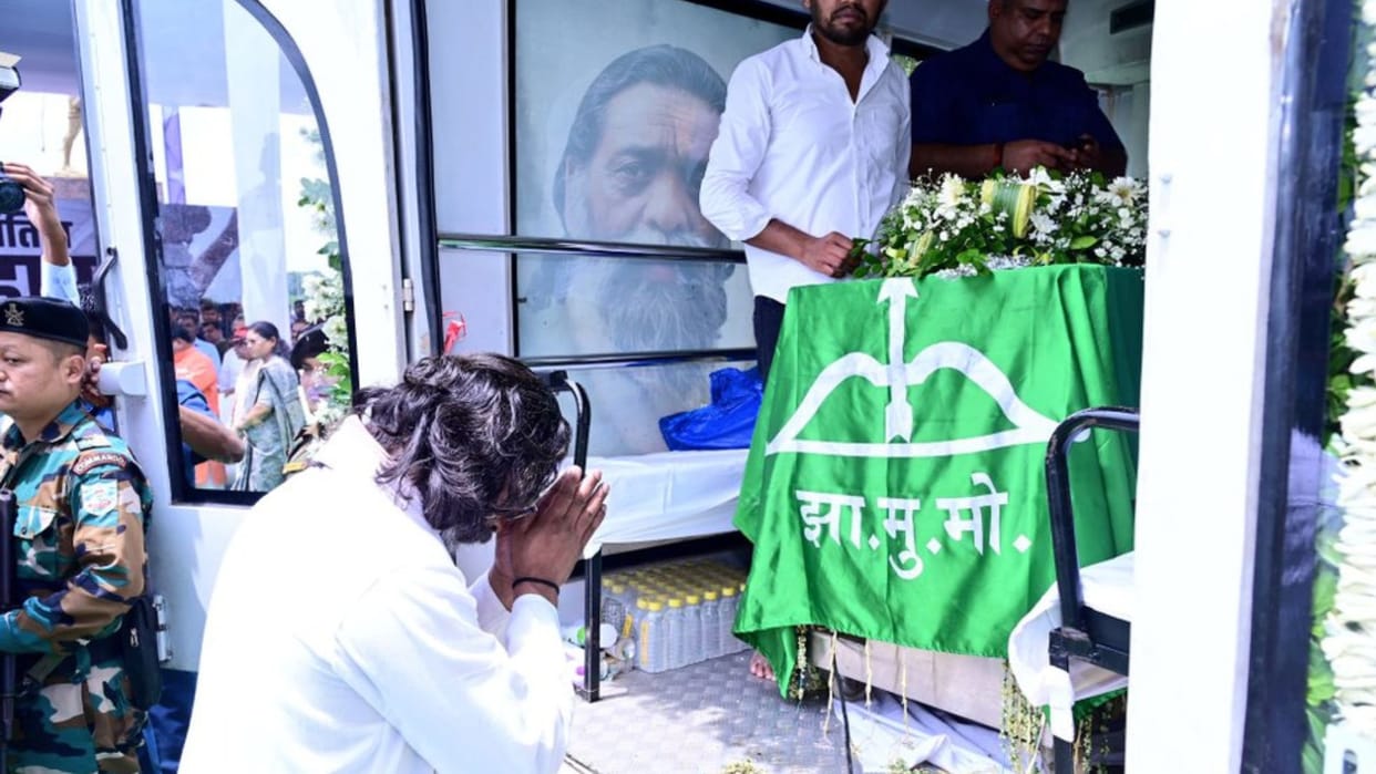 Jharkhand Former CM Shibu Soren Mortal Remains Cremated by Younger Son Basant Soren