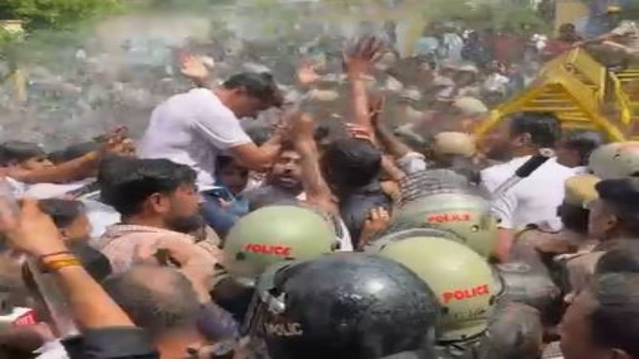 Rajasthan: NSUI staged a fierce protest demanding student union elections, water cannon fired on Sachin Pilot