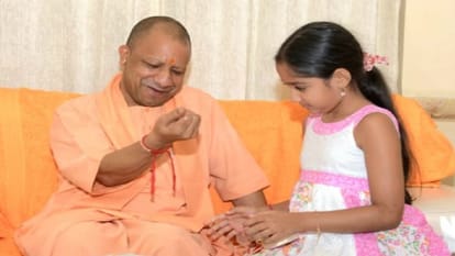 Meerut: Germany's Sophia tied Rakhi to CM Yogi Adityanath, CM asked a funny question about chocolate