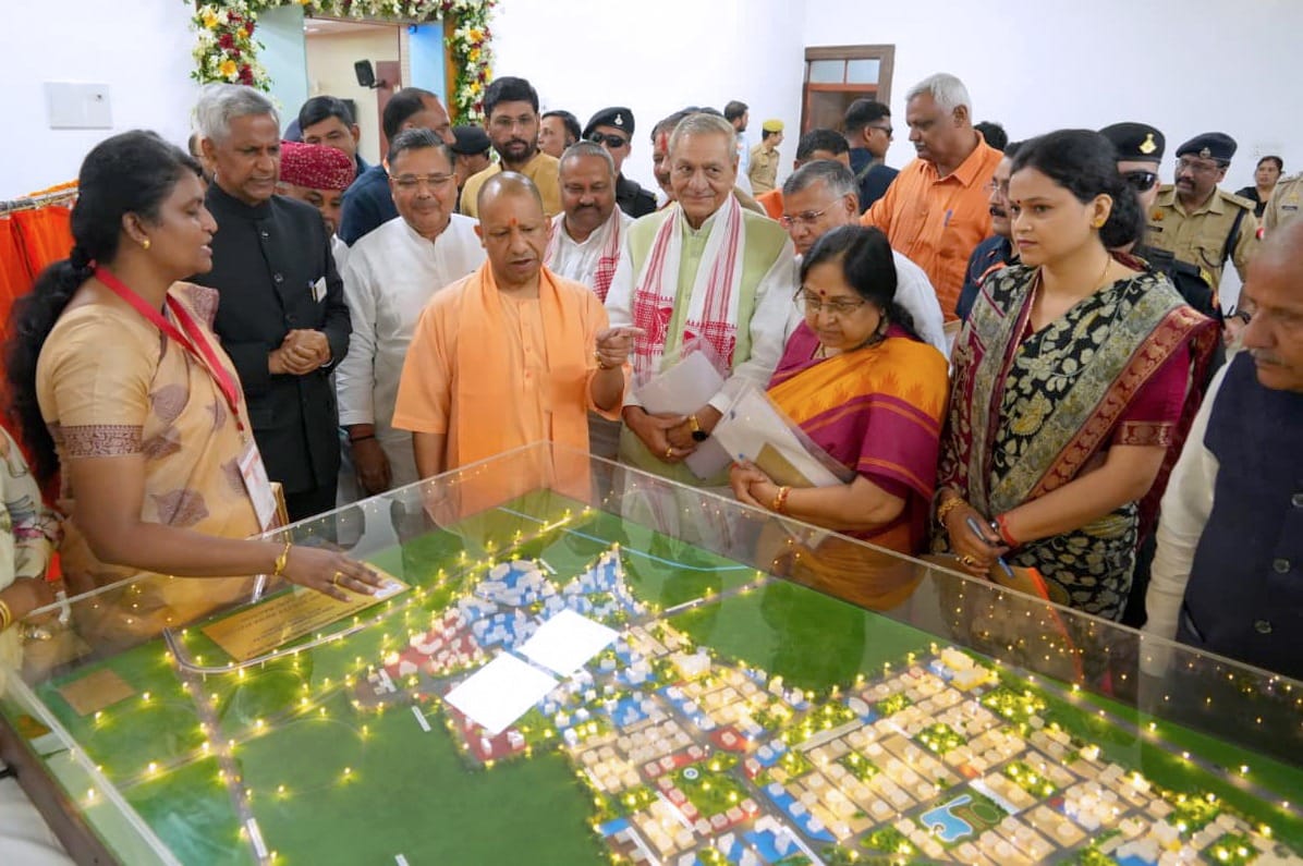 CM Yogi reached Agra will give gift of cheap housing before Rakshabandhan will launch Atalpuram scheme
