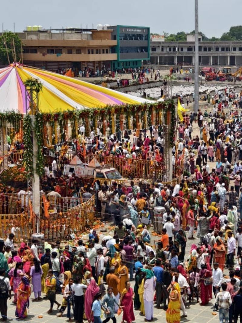सीहोर: रुद्राक्ष वितरण के दौरान कुबरेश्वर धाम में  मची भगदड़