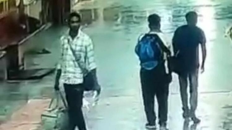 Bihar News: मुंबई से लौटकर दरभंगा पहुंचा युवक लापता, CCTV में आखिरी बार वेटिंग हॉल में दिखा