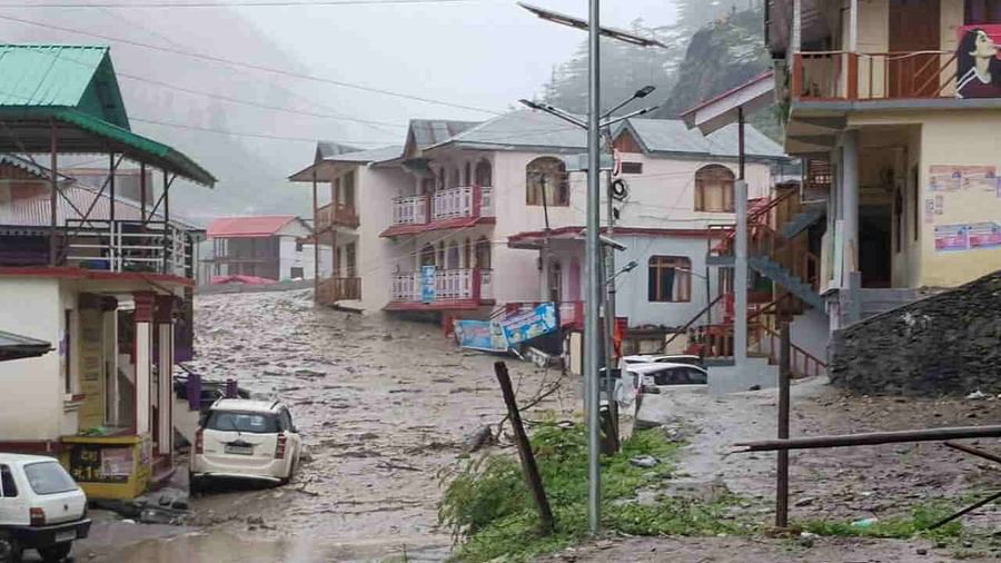 five videos of cloud burst in Uttarkashi many villages swept away