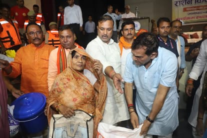 UP: Yogi government ministers reached among the flood-affected people of the state, will spend the night in th