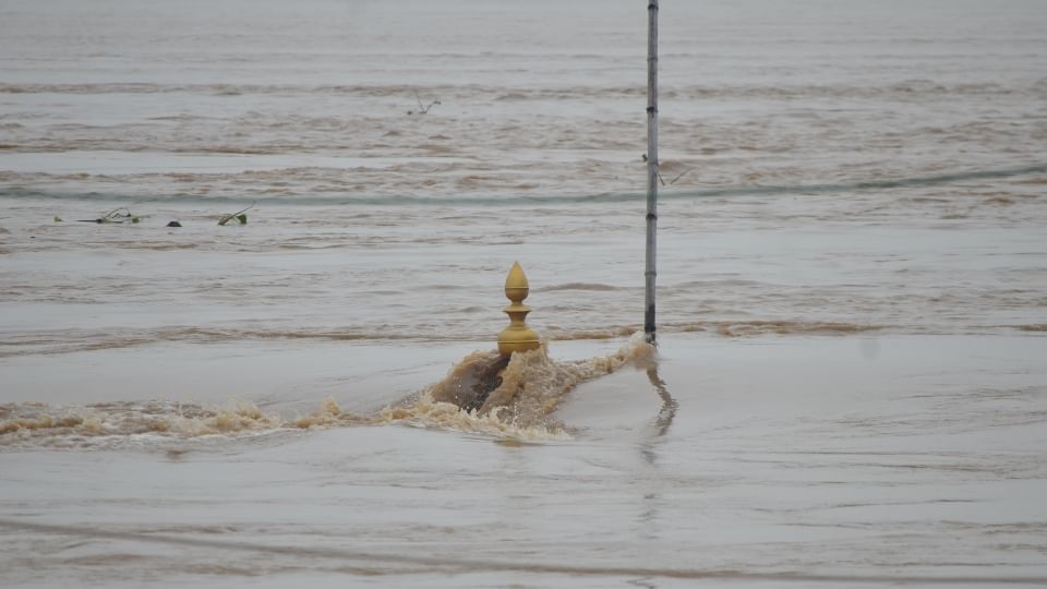 UP Floods Ganga flows 12 steps below Vishwanath temple gate Namo Ghat remained closed for third day as well