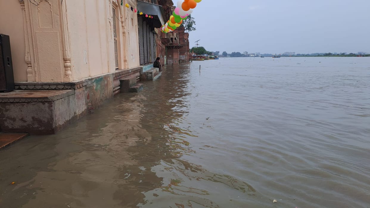 Yamuna water level increased at vrindavan in mathura