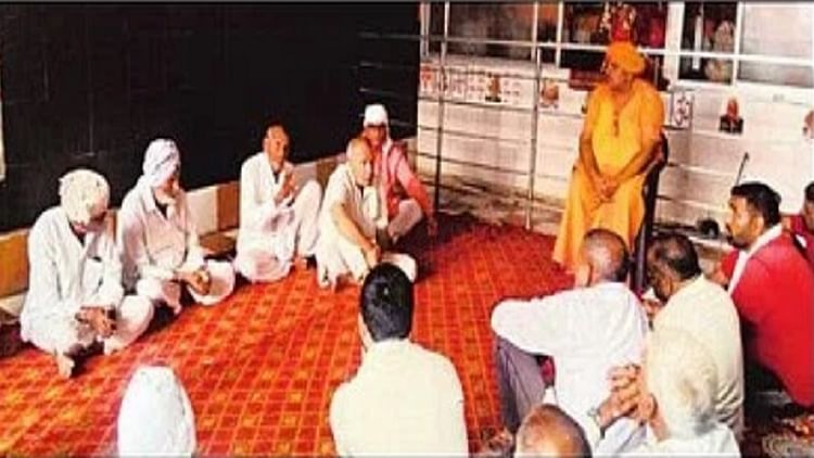 Faridabad: मुआवजे के 25 लाख रुपये के लालच में बेटे ने निकाली जिंदा पिता की शोक यात्रा, पंचायत ने किया बहिष्कार