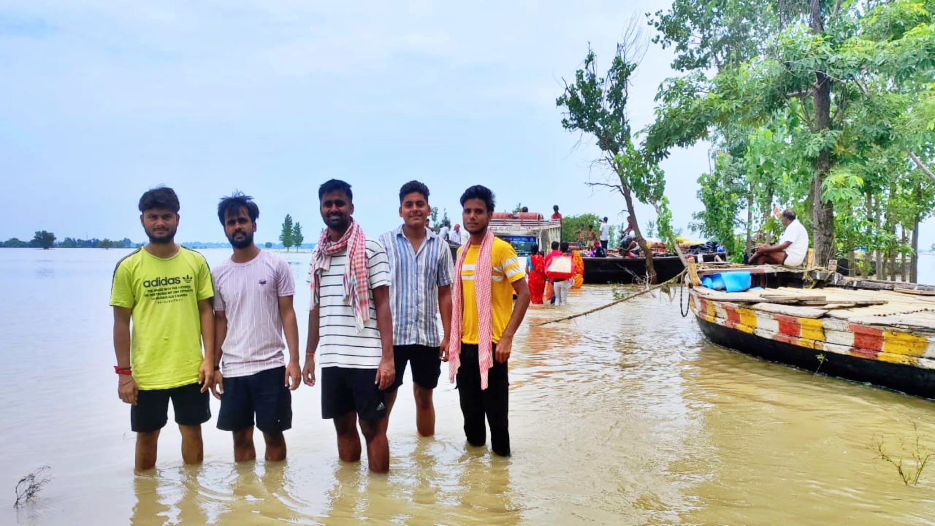 Bihar Flood: 32 schools closed due to Ganga floods in Raghopur Villages lost connectivity road submerged