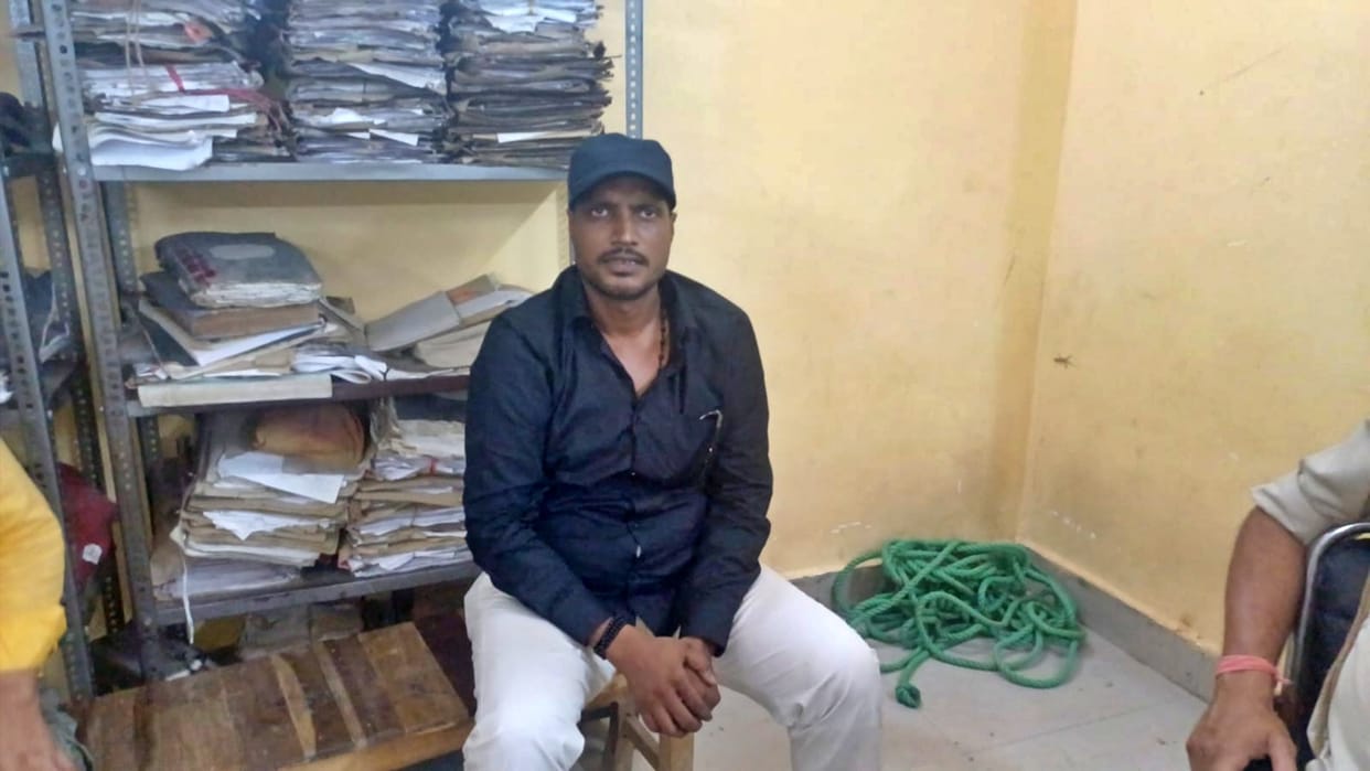 Bihar News: Was doing illegal recovery by posing as fake police, extortion cell caught him from Patna Junction