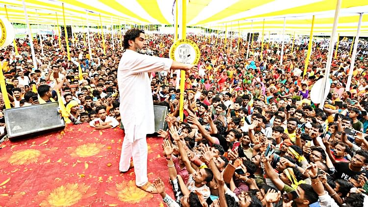 Bihar SIR Row: गिरिराज पर प्रशांत का हमला, बोले- गरीब और प्रवासियों का वोटर लिस्ट से नाम काटने की हो रही साजिश