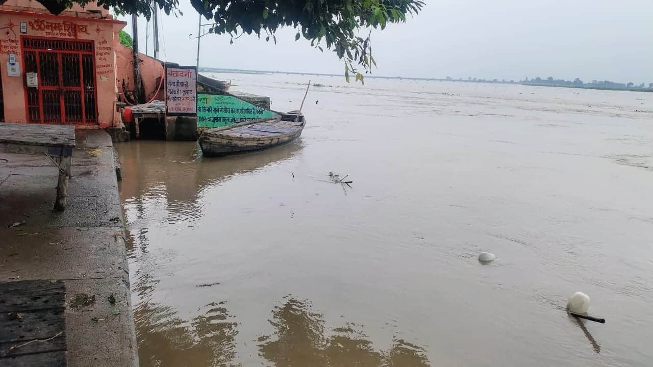 UP: Ganga's water level rises, water reaches khadar fields, farmers worried