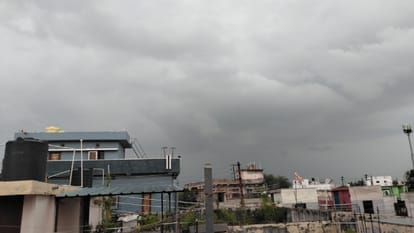 Chhattisgarh Weather Update news: clouds thundered for an hour with dark clouds at MahadevGhat in Raipur CG