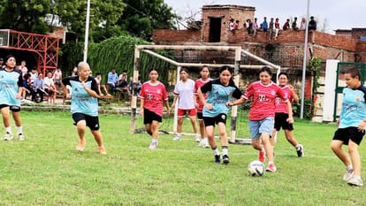 Sports News Seven teams reached quarter finals along with Varanasi in regional women football