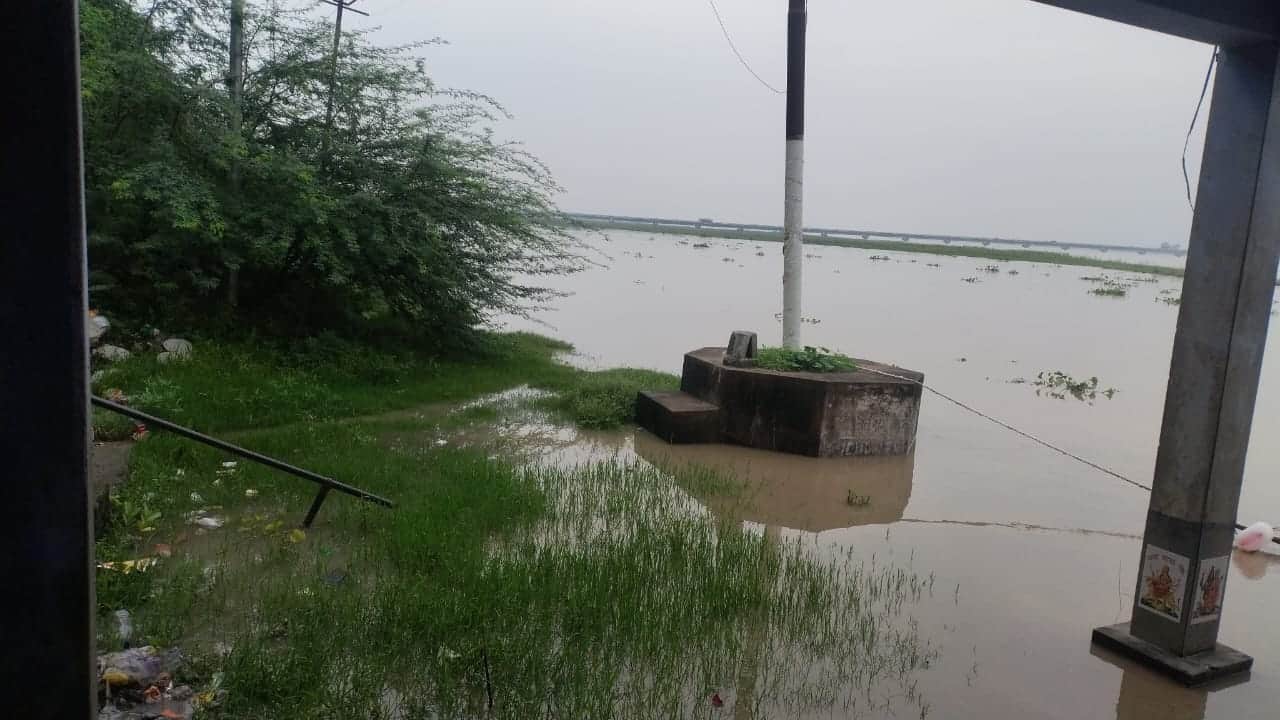 UP: Ganga's water level rises, water reaches khadar fields, farmers worried