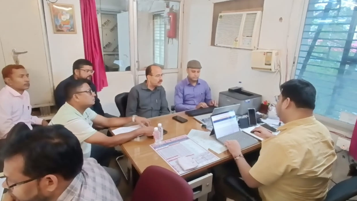 The Income Tax Department took the details of 75 big registrations done in Gorakhpur Registry Office