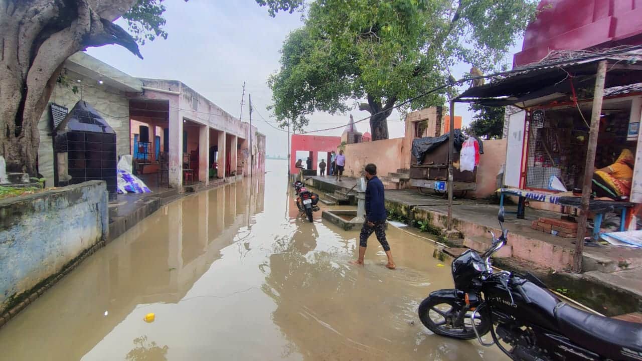 UP: Ganga's water level rises, water reaches khadar fields, farmers worried