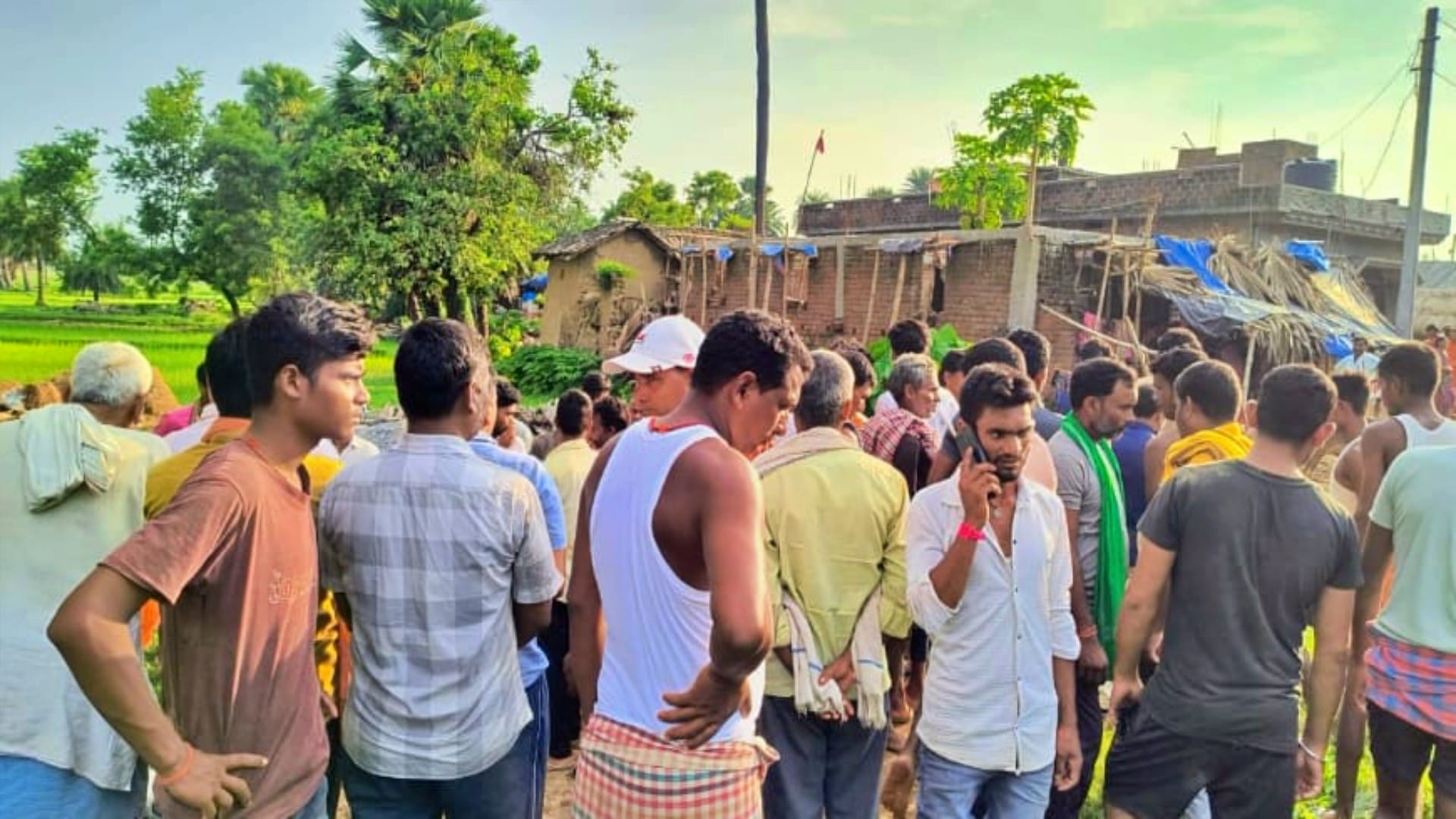 दंपति की मौत के बाद गांव में पसरा मातम