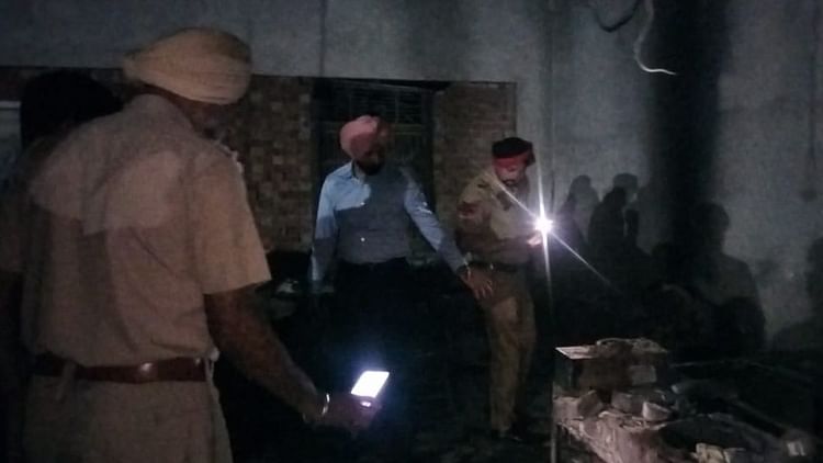 Punjab: हनुमान मंदिर की रसोई में भड़की आग, चपेट में आए नौ पुरुष और सात महिलाएं, पांच की हालत गंभीर