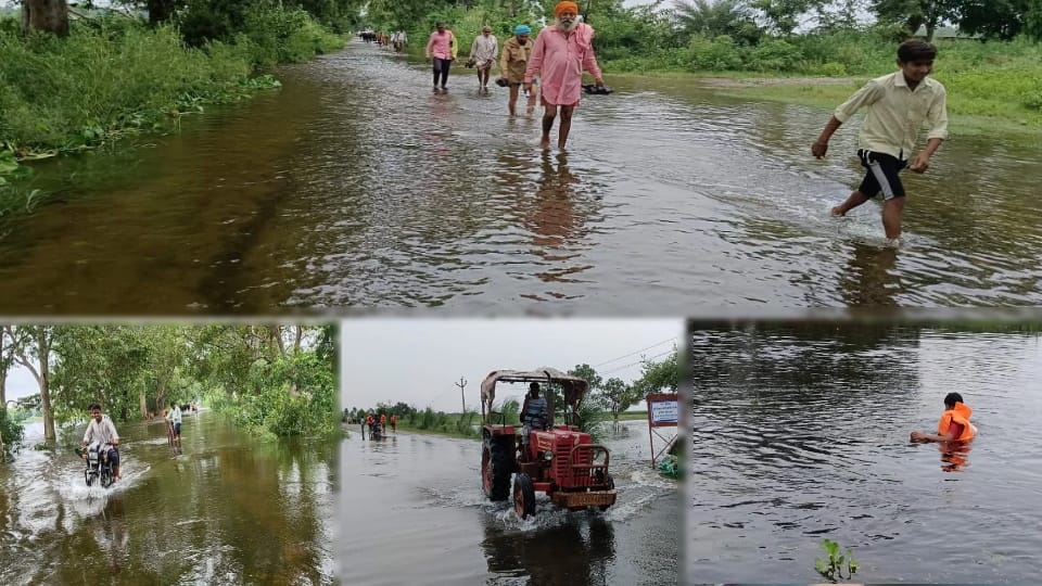 Ganga Floods in Hastinapur: Villages Turn into Islands as River Crosses Danger Mark