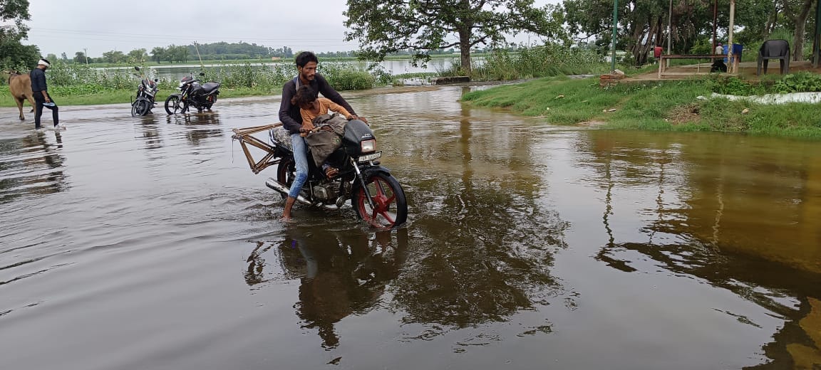 Ganga Floods in Hastinapur: Villages Turn into Islands as River Crosses Danger Mark