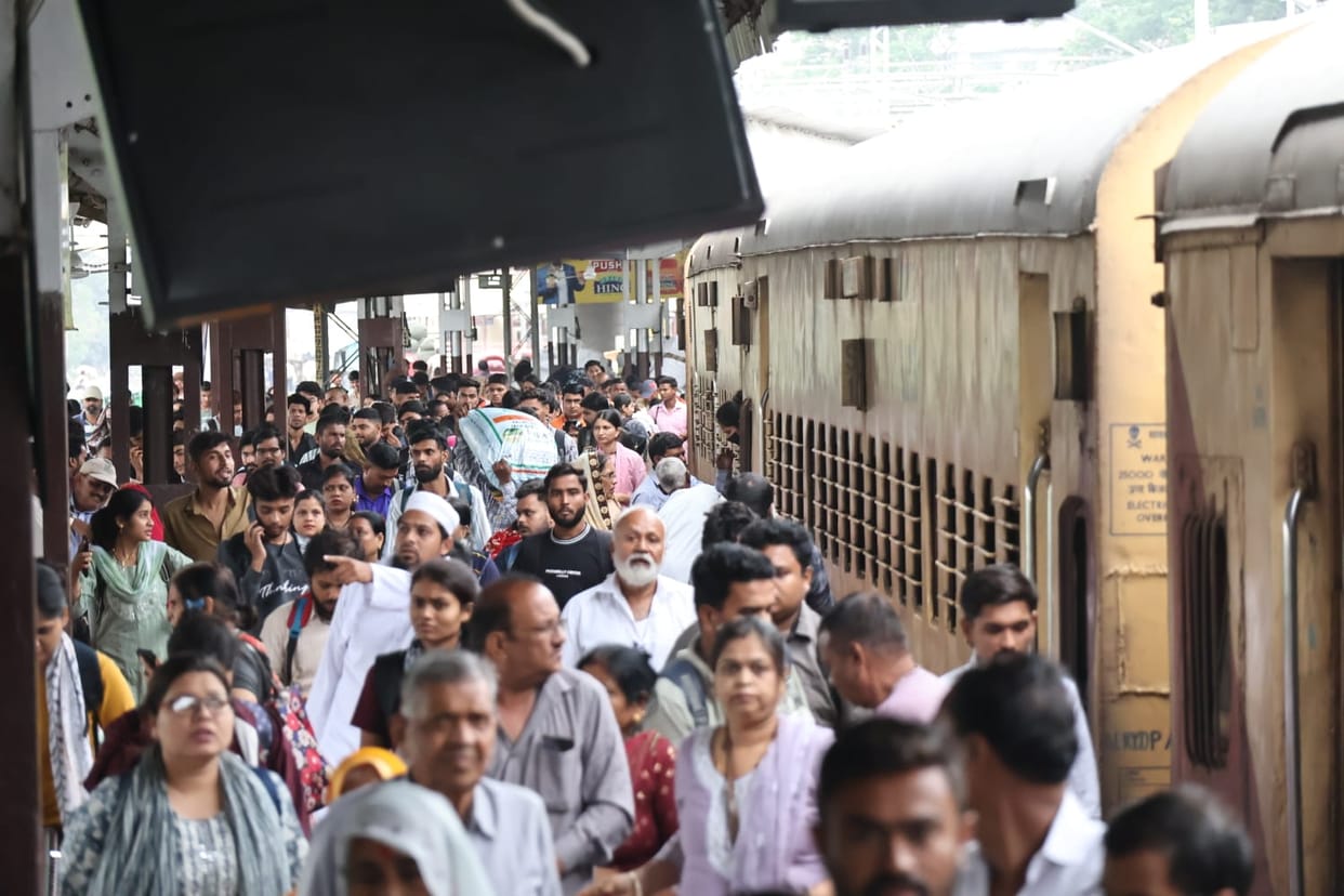 Indore: Waiting in trains increased due to Rakshabandhan, bus fares also increased