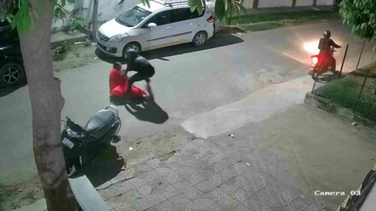 Jaipur News: Bike riding miscreants snatched the chain from an elderly woman returning from the temple