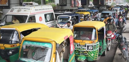 Kanpur city is stuck in jam traffic system collapsed waterlogging and vehicles suddenly came out