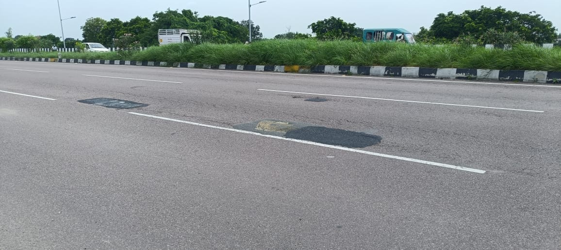 Kanpur NHAI got the potholes on the highway repaired impact of Amar Ujalas news