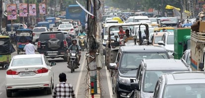 Kanpur city is stuck in jam traffic system collapsed waterlogging and vehicles suddenly came out