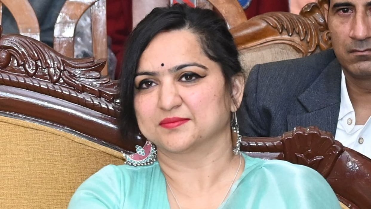 medhavi chhatra samman dr Shweta Mishra showed path of success to the students explained meaning of life