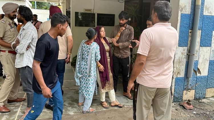 मोहाली इंडस्ट्रियल एरिया में ब्लास्ट: ऑक्सीजन सिलेंडर फटने से दो की मौत, धमाकों से मचा हड़कंप