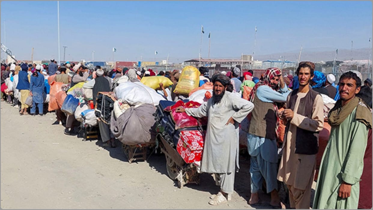 Pakistan and Afghanistan border closure extends into second day after deadly clashes