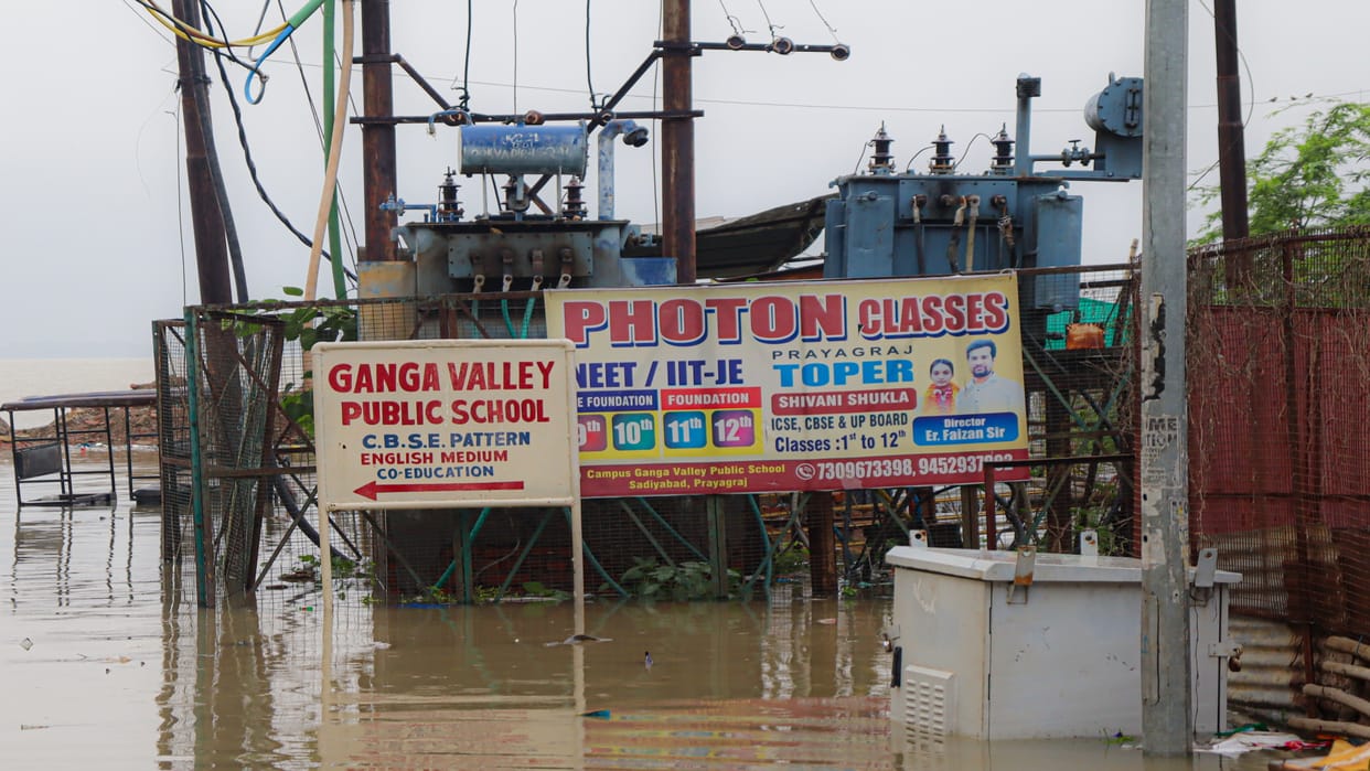 Prayagraj News: 49 transformers of the district affected by floods, power supply disrupted in 250 localities