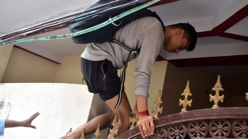 UP Prayagraj Floods Difficulties continue in Prayagraj due to the fall in the water level of Ganga and Yamuna