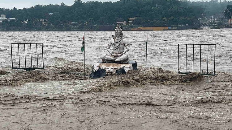 Uttarakhand Rain: जगह-जगह रोके यात्री, 150 पयर्टकों का फूलों की घाटी से रेस्क्यू, शिव मूर्ति तक पहुंची गंगा