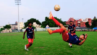 Sports News Seven teams reached quarter finals along with Varanasi in regional women football