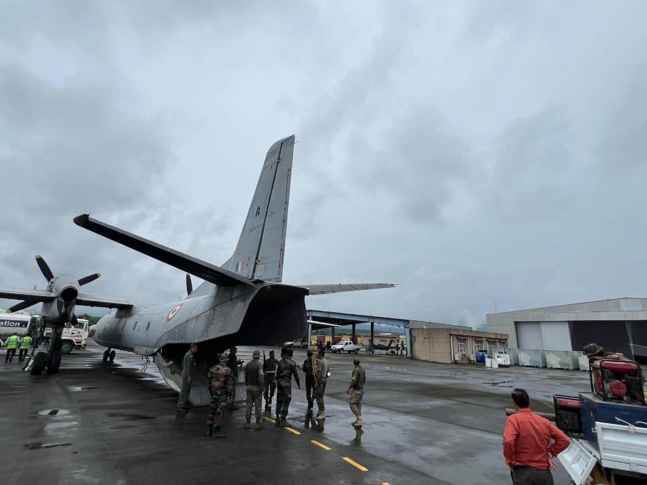 Uttarakhand Cloud Burst Five aircraft carrying relief material and team of 114 soldiers left from Agra