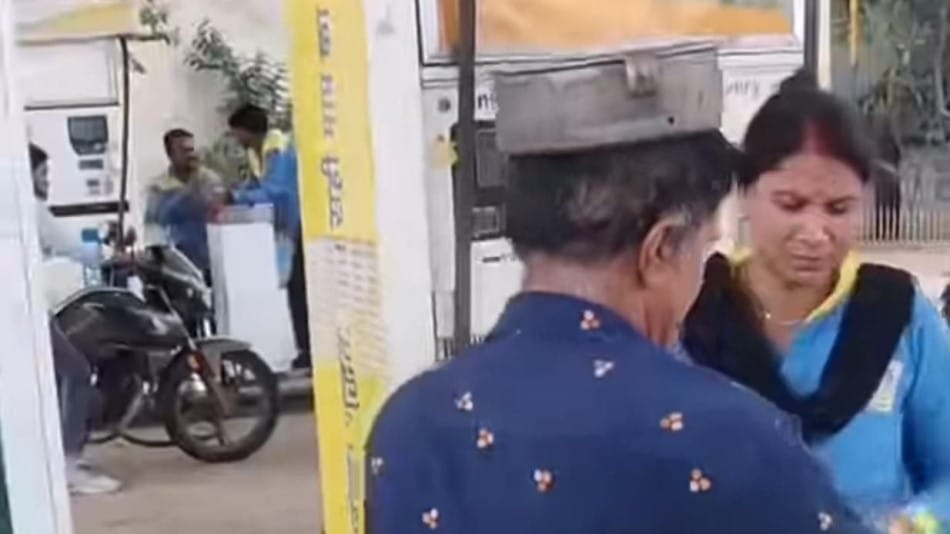 Indore News: Man Uses Milk Can Lid as Helmet to Get Petrol, Video Goes Viral