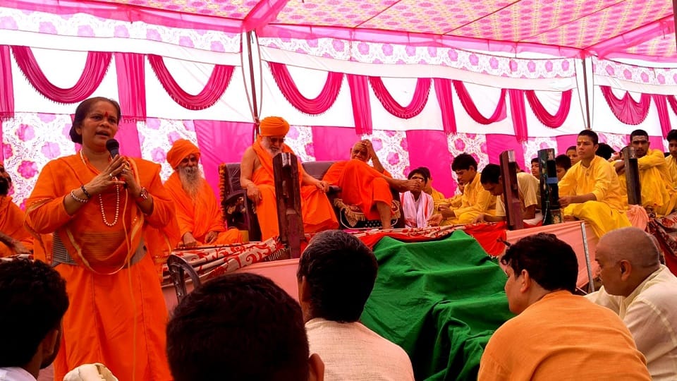 Baghpat: Seeing Rakhi with moon and star, Sadhvi Prachi said, this is 'Rakhi Jihad', tie Kalawa instead.