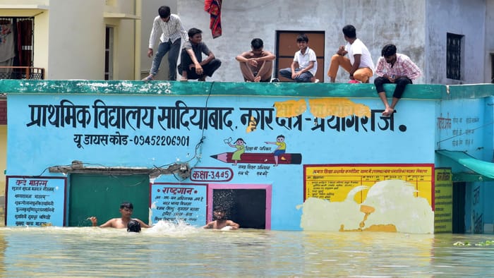 Prayagraj Flood Update: Water level in Yamuna started decreasing, speed of Ganga also stopped