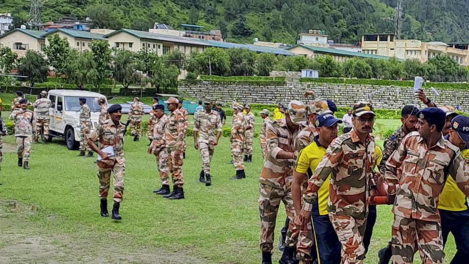 Uttarkashi Cloudburst Flood More than 225 army personnel engaged in relief and rescue operations