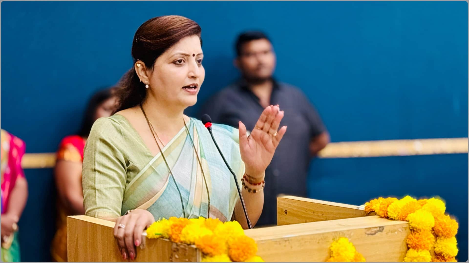 रूपाली चाकणकर, महाराष्ट्र राज्य महिला आयोग की अध्यक्ष का इस्तीफा