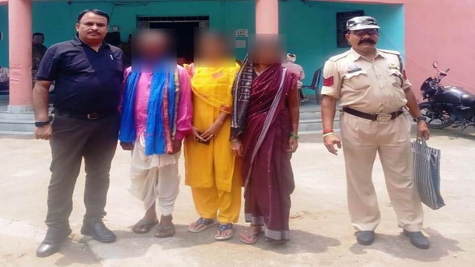 Festival of reunion for 25 families police performed the duty of a brother with full devotion in Raigarh