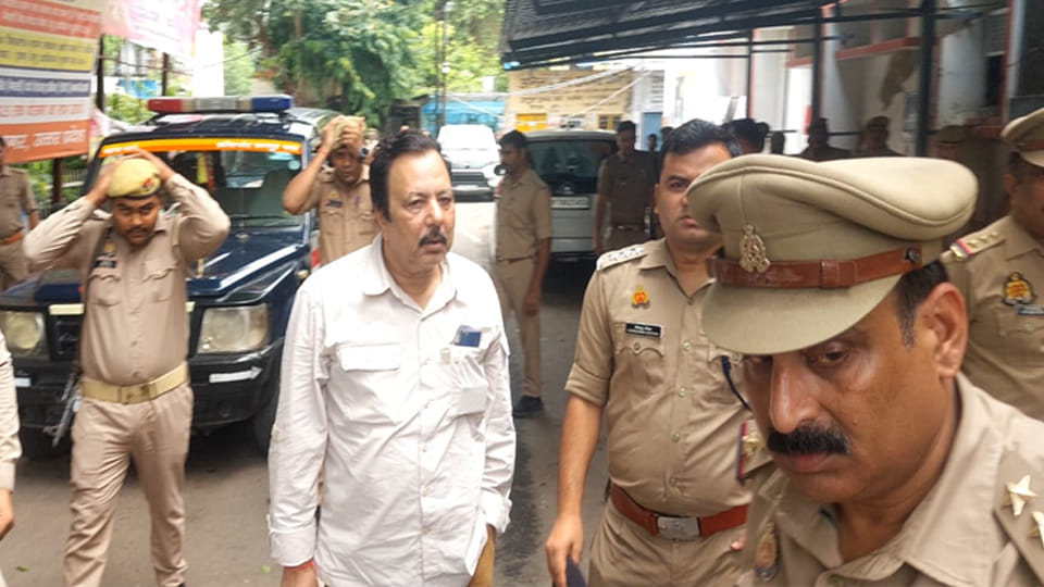 Kanpur: Another report of extortion of 2.5 crores against advocate Akhilesh Dubey