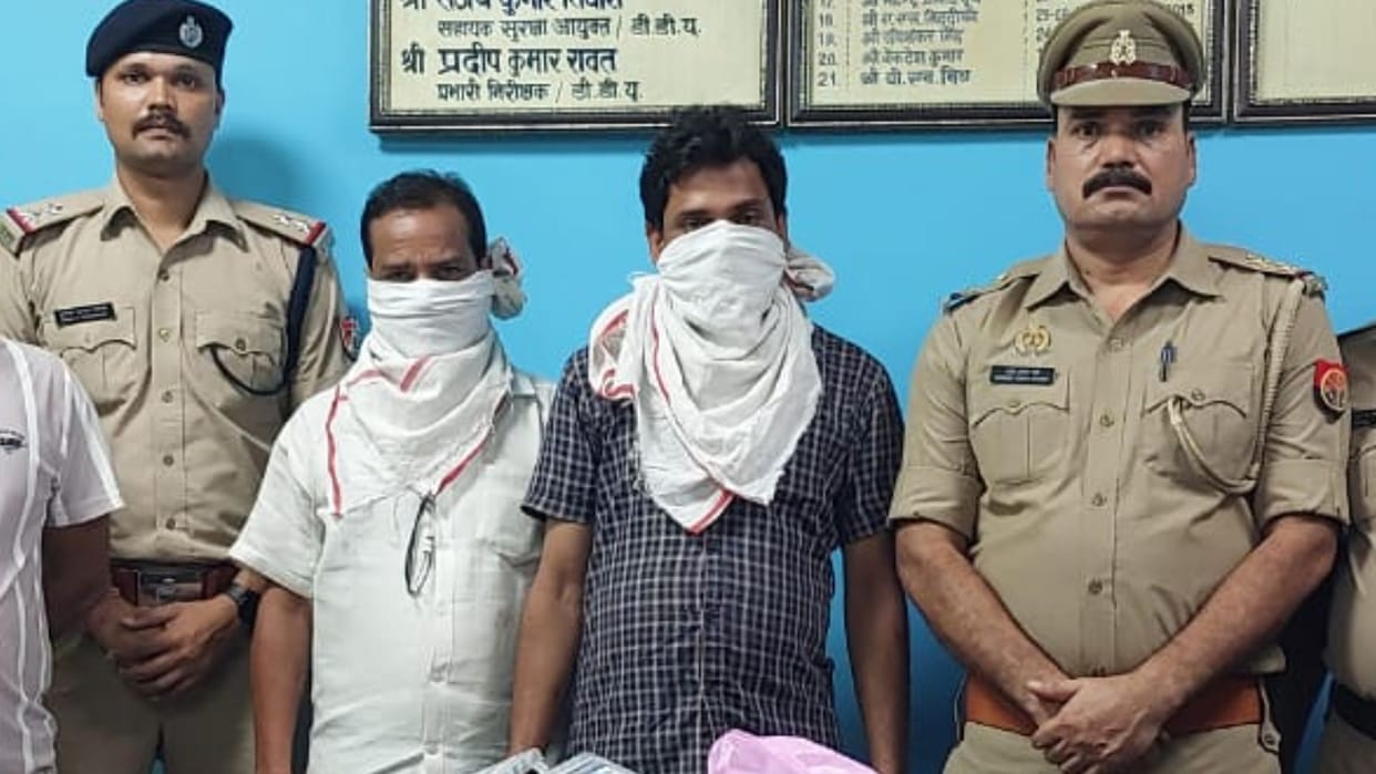 RPF and GRP caught two youths with 18 kg silver jewellery from Pt.D.U. Junction in chandauli