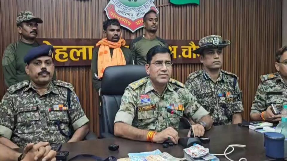 Naxal commander with a bounty of Rs 8 lakh arrested after encounter pistol and live cartridges recovered in Ra
