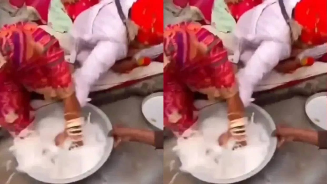 The bride turned ring finding ritual into the Battle of Panipat fought like a wrestler even won Video Viral