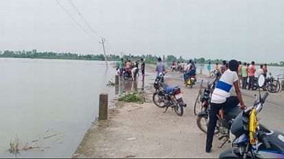 Flood water entered 11 villages on the banks of Ganga in Badaun